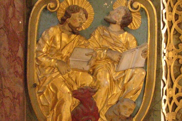 Sv. Marek a sv. Lukáš (detail barokní dřevořezby na kazatelně) | © Marie Hrabová
